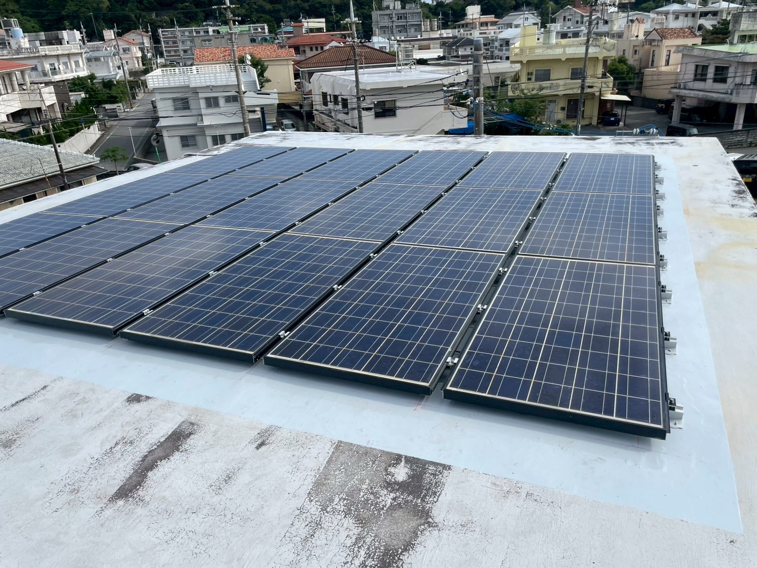 北中城村/Y様邸　既設太陽光パネル架台取替・パネル下面防水塗装